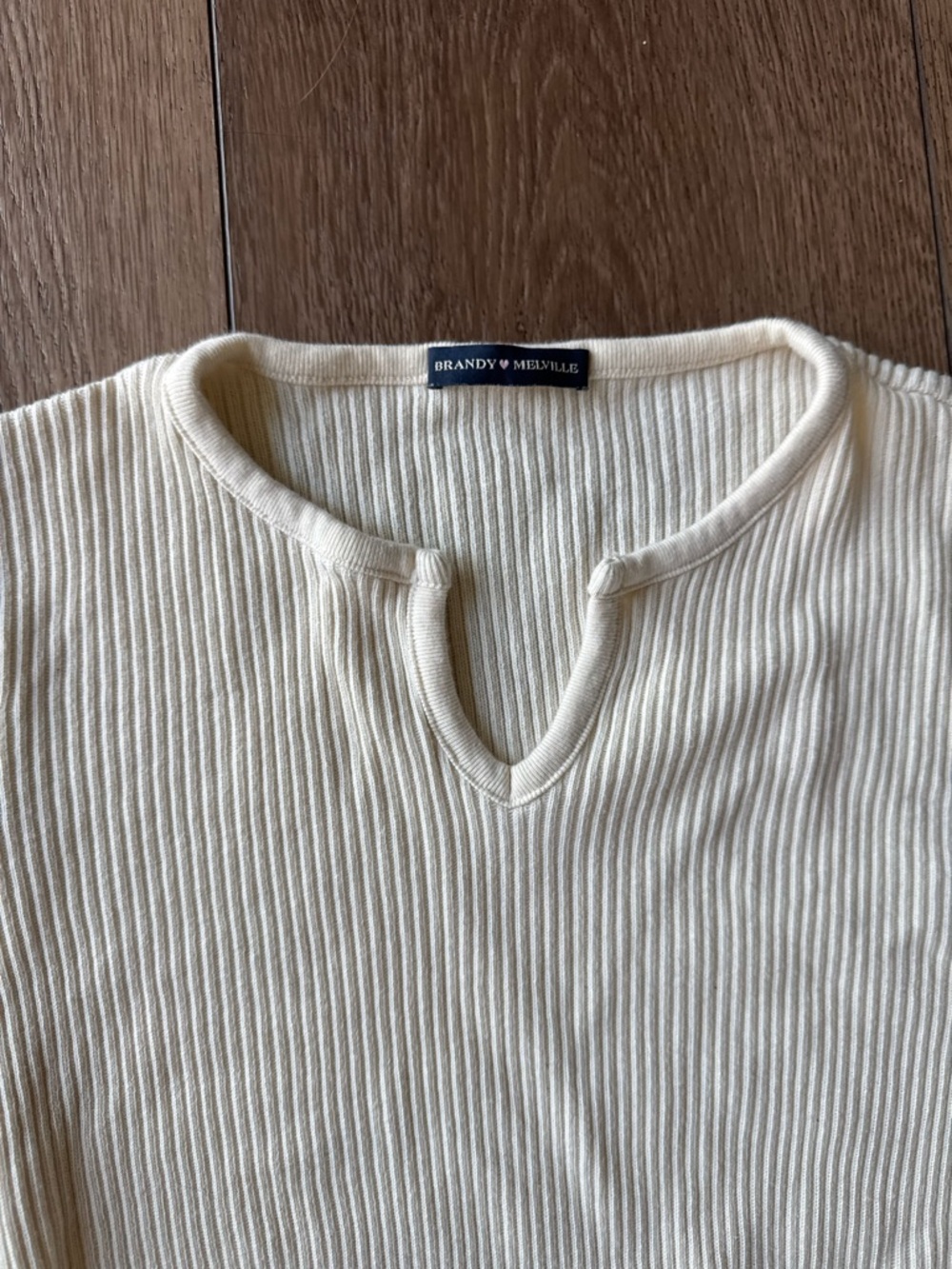 Brandy Melville Cream Ribbed Long-Sleeve Crop Top - Picture 2 of 4